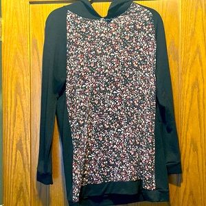 Madigan Maternity Mimi Hoodie Knot Top Black and Floral Medium